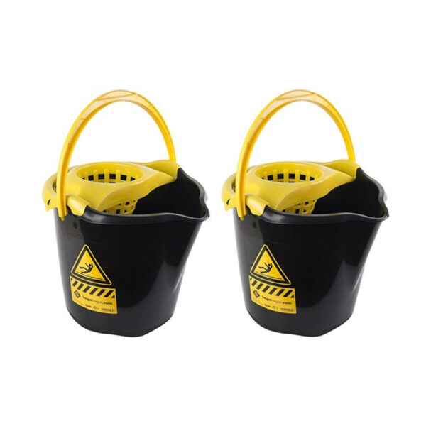 2x Huishoudemmers met dweil houder 13,5 liter zwart/geel caution 32 x 30 cm